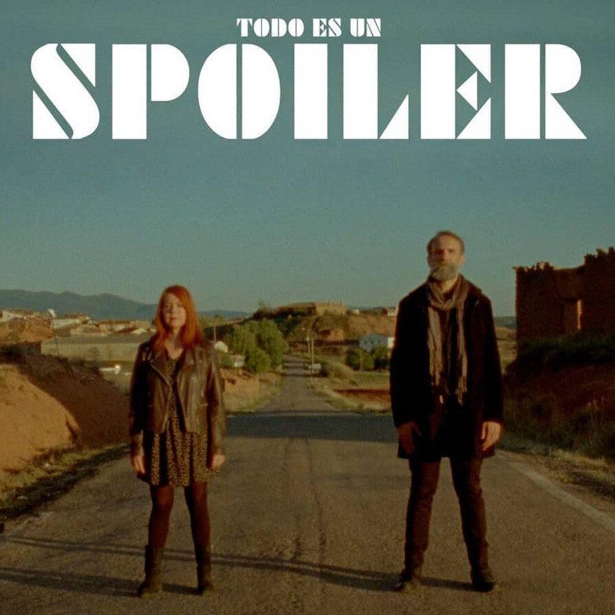POSTER TODO ES UN SPOILER